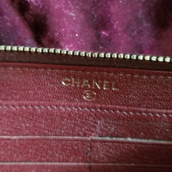 CHANEL VINTAGE ZIP AROUND WALLET - Picture 6 of 10